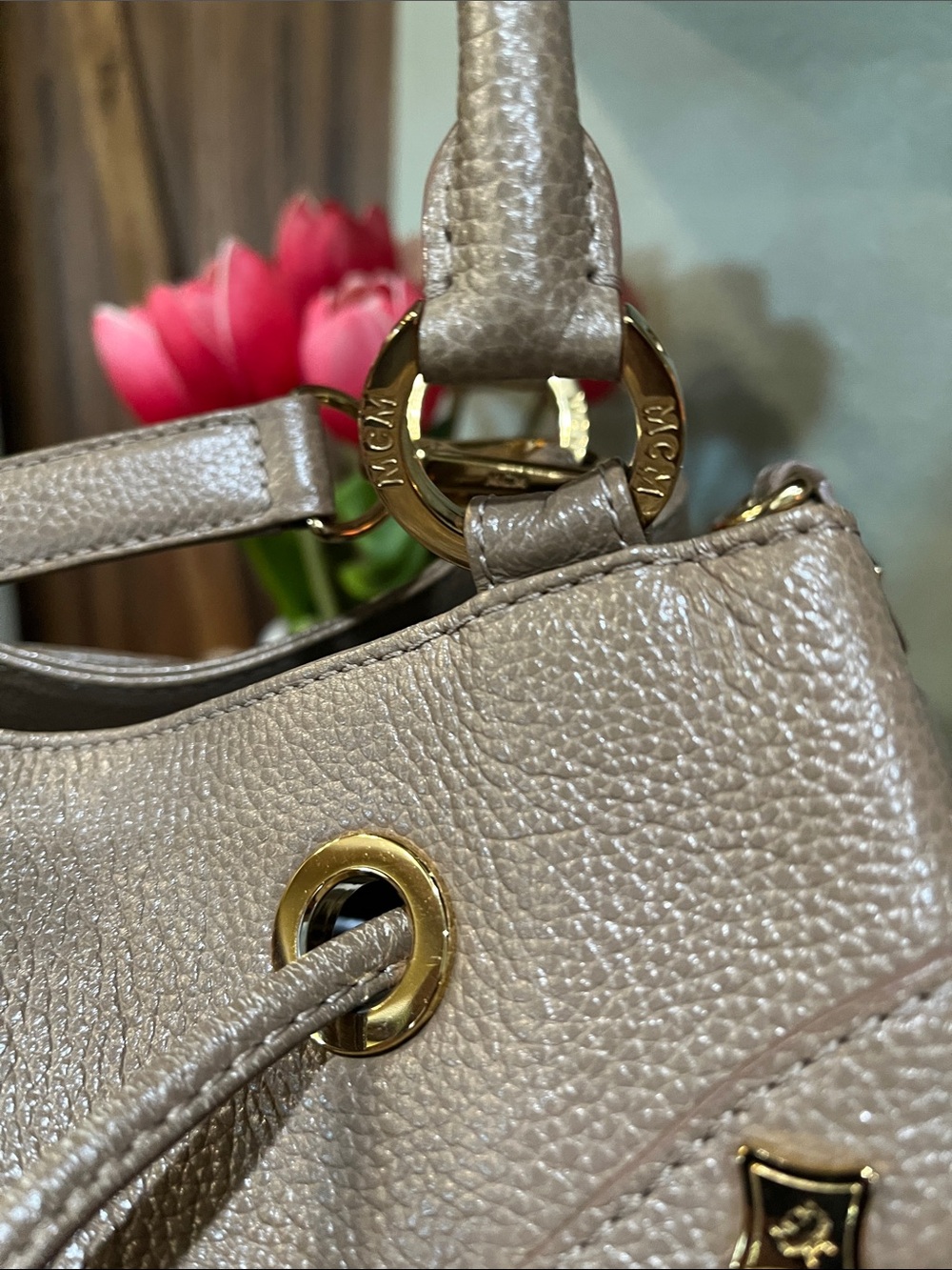 MCM leather 2 way Stylish Drawstring Bucket Bag - Picture 4 of 14